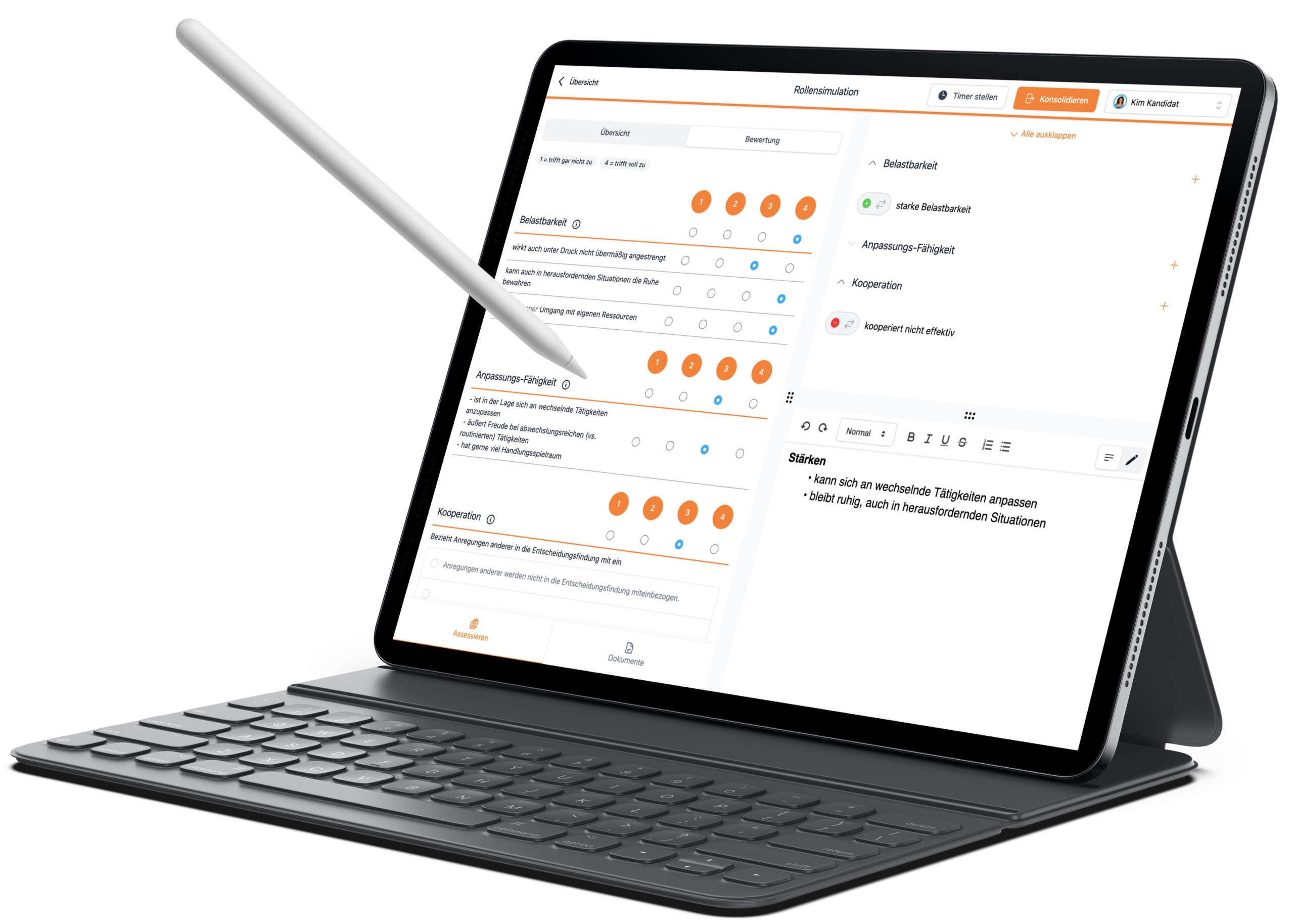 Ein Tablet mit angefügter Tastatur und einem Stylus zeigt eine Benutzeroberfläche zur Bewertung von Kompetenzen wie Belastbarkeit, Anpassungs-Fähigkeit und Kooperation.